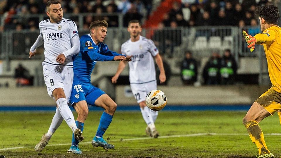 Danel Sinani (l.) wechselt nach Norwich