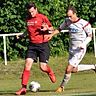 Ohne Chance blieben die Eintracht-Spieler im Duell gegen den Hohenleipisch. VfB-Neuzugang Martin Nitzschner (re.) behauptet sich hier gegen Johannes Masei. Foto: Frank Thiemig