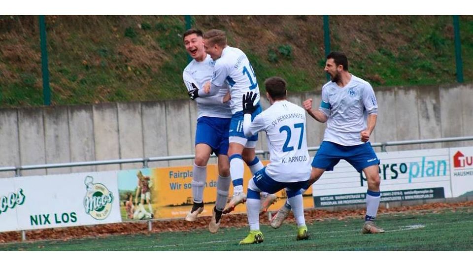 Wollen auch im Spitzenspiel gegen Blau-Weiß Wetzlar jubeln: die Spieler des SV Hermannstein. Foto: SV Hermannstein 