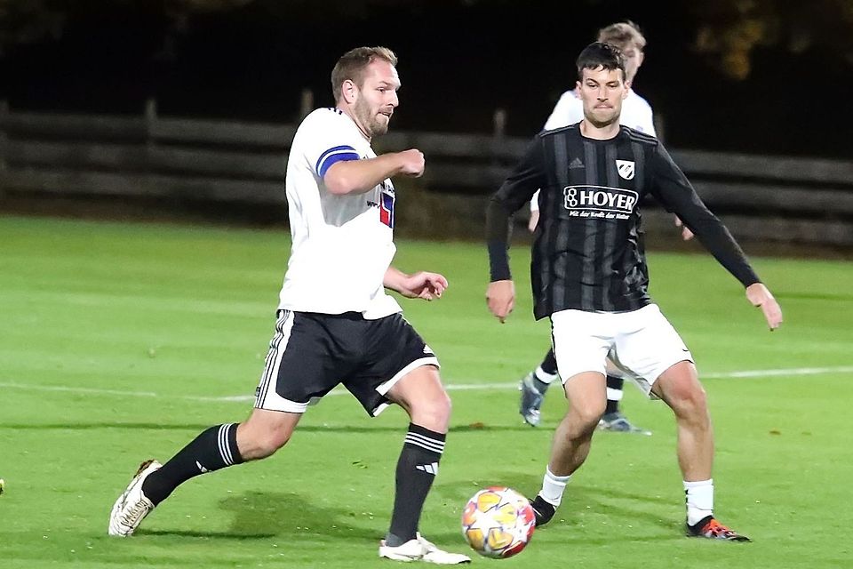 Simon Nutzinger (li.) traf per direkter Ecke für Ohlstadt zum Sieg in Polling.