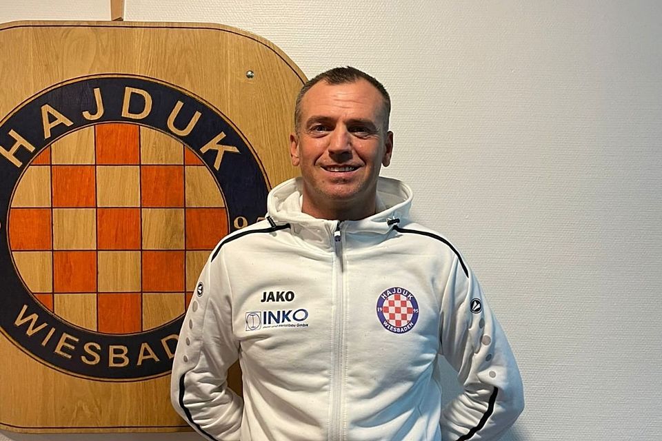 Der Trainer Damir Dalic.