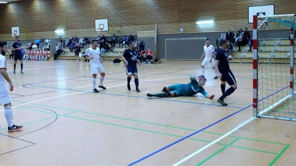Die Futsalkicker des OSC mussten in der Halle am Nordseestadion eine 7:12-Niederlage gegen Fortis Hamburg einstecken. Foto: Volker Schmidt