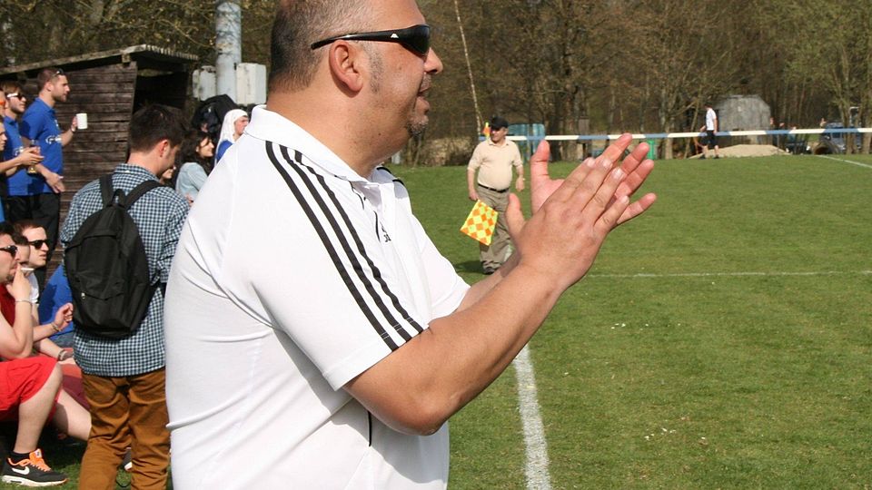 Der Meistermacher: Trainer Thomas Laubinger führt den FC Hettenhain zum Titel. Foto: Olaf Streubig
