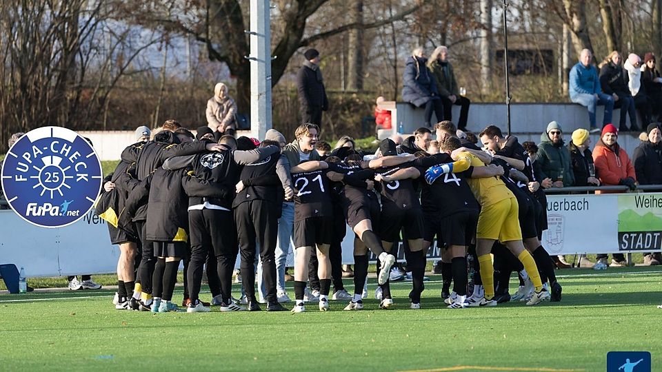 Eingeschworene Einheit: Der FC 07 beim Derby auswärts gegen den TSV Auerbach. 
