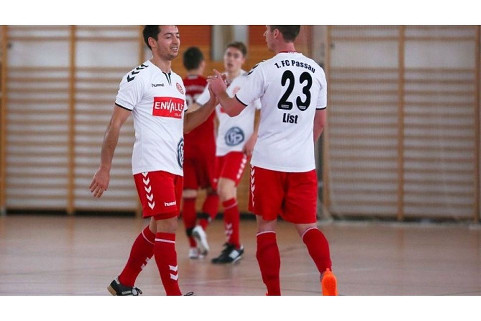 Christoph Wimmer (li.) und Sebastian List schossen den 1. FC Passau souverän in die Endrunde. F: Hönl
