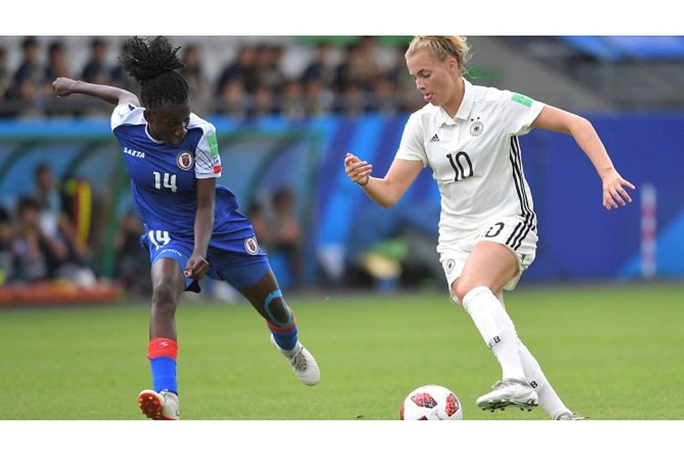Bei der U 20-Weltmeisterschaft erzielte Laura Freigang (rechts) zwei Tore für die deutsche Nationalmannschaft, eins davon beim 3:2-Sieg gegen Haiti.	Foto: dpa