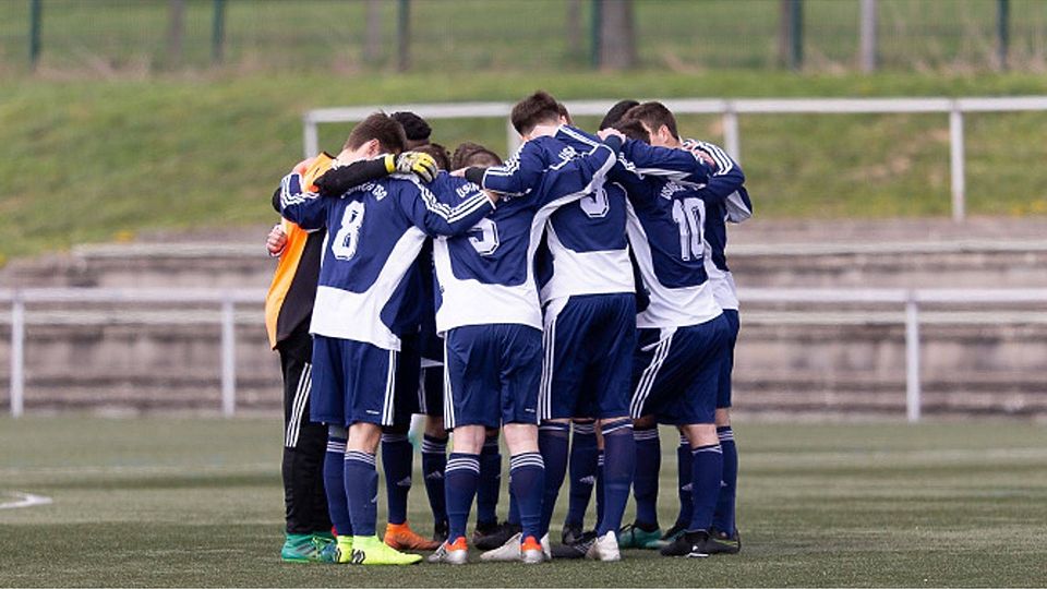 Die Spieler der Usinger TSG machen sich vor Spielbeginn noch einmal Mut. Am Sonntag steht das Derby gegen die SG Wehrheim/Pfaffenwiesbach II an. 	Foto: Flucke