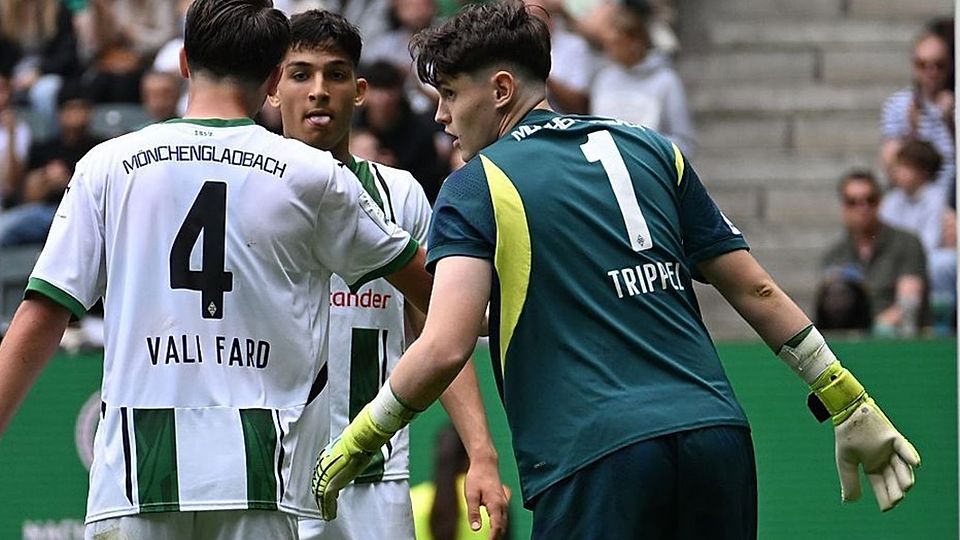 Marcello Trippel und Elias Vali Fard müssen mit Deutschlands U17 noch um den Einzug in die K.O.-Runde zittern.