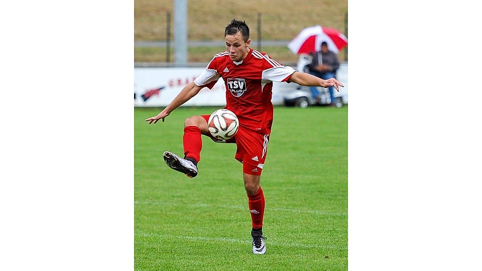 War wieder für sein Team erfolgreich: Langenlonsheims Nico Dorfey traf für seinen TSV zum zwischenzeitlichen 2:0 in Schmittweiler.   (Archivfoto: Jochen Coutandin)
