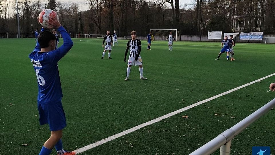 Mertert-Wasserbillig, hier in blauer Spielkleidung im Testspiel gegen Jeunesse, gastiert in Remich