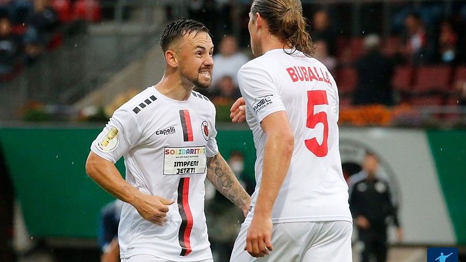 Daniel Buballa (re.) erzielte das Siegestor für die Viktoria.