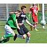 Die U19 der SpVgg SV Weiden (in grün-weiß) schloß die Landesligasaison mit einem klaren Erfolg gegen Freising ab. F: Nachtigall