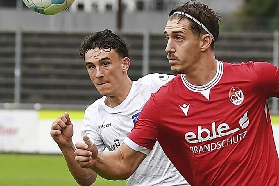 Kampf um das Leder: Jakob Müller (links) vom SC Durbachtal und Keven Feger (OFV).