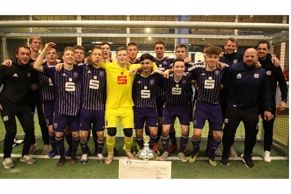 Gewinner in Lila: Die U17 des VfL Osnabrück holte sich den Baumschubser-Wiehencup
