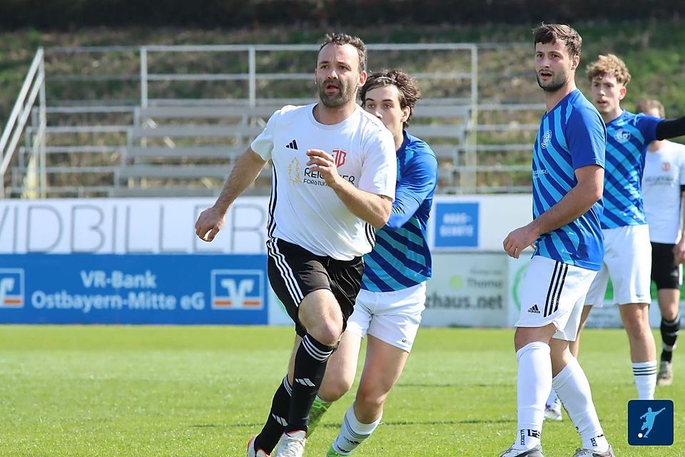 Keinen Sieger gab`s im Topduell der Kreisliga Isar-Rott zwischen dem FC Dingolfing II und der SG Johannesbrunn-Binabiburg.