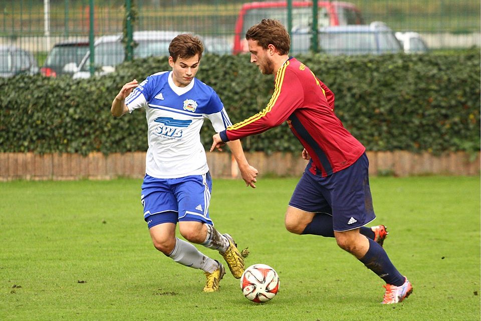 Askania Bernburg (weiß) und der VfL Halle 96 treffen wieder zweimal aufeinander.  F: Rinke