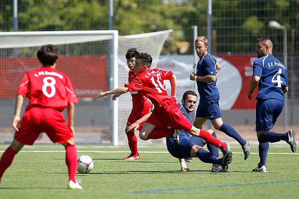 Kampf um jeden Zentimeter. <b>F: Lorenz</b> Kampf um jeden Zentimeter. <b>F: Lorenz</b>