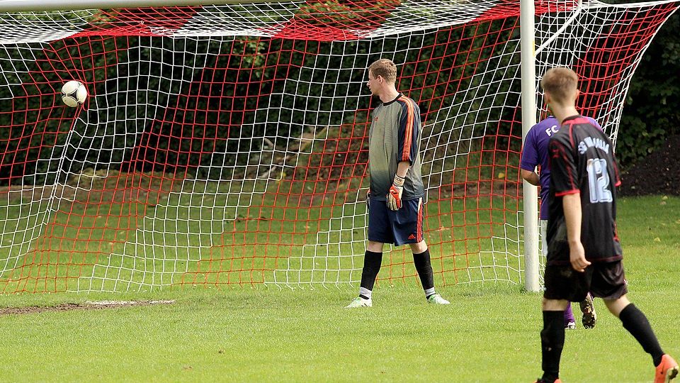 Ganze 6-Mal musste der Keeper des FC Laub hinter sich greifen. F: Alexandra Zeitler