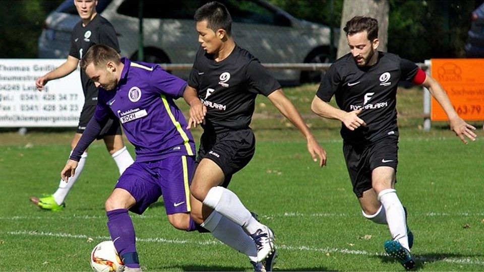 Shuho Araoka (Bildmitte) und die zweite Vertretung der SG Rotation Leipzig konnten am Sonntag dank eines Last-Minute-Treffers gegen den KSC 1864 Leipzig den ersten Saisonsieg bejubeln. F: Rossner