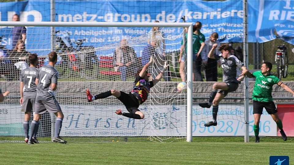 Nach der Auftaktniederlage in Traßlberg möchte Kreisligaabsteiger SG Utzenhofen/Kastl (in Grau) im Heimspiel gegen Ensdorf in die Erfolgsspur wechseln.