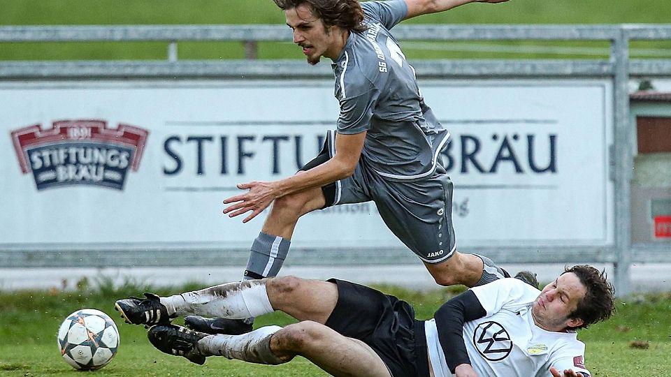 Hürde genommen: Lukas Nicoloso (graues Trikot) und die Spielgemeinschaft stürmen in die Aufstiegsrunde.