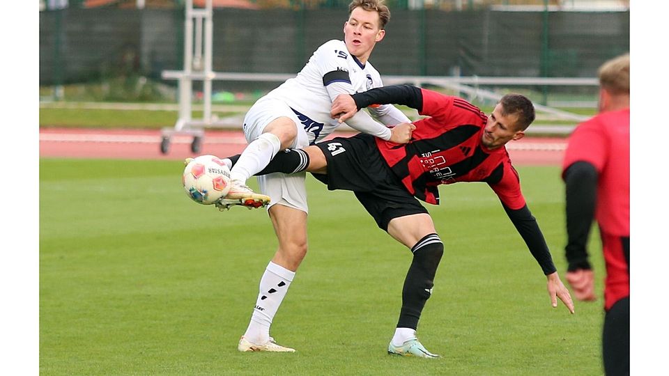 Die Aufholjagd sollte mit Jakob Jörgs (l.) Tor starten – doch das misslang.