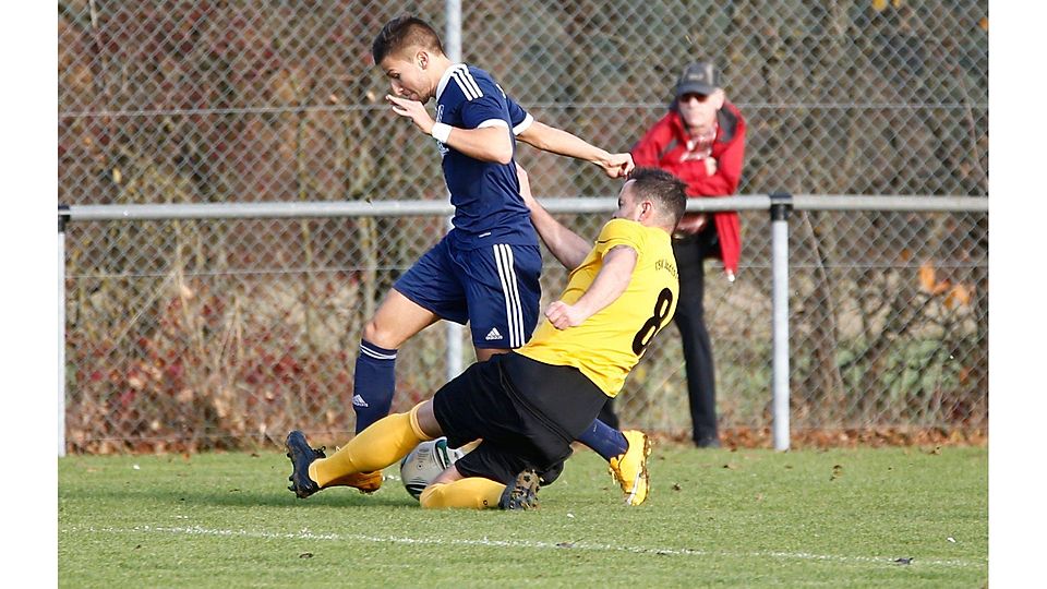 Dieser hart geführte Zweikampf im Spiel Stadtsteinach gegen Gesees steht sinnbildlich für die Kompaktheit der Kreisliga BT-KU F: Kolb