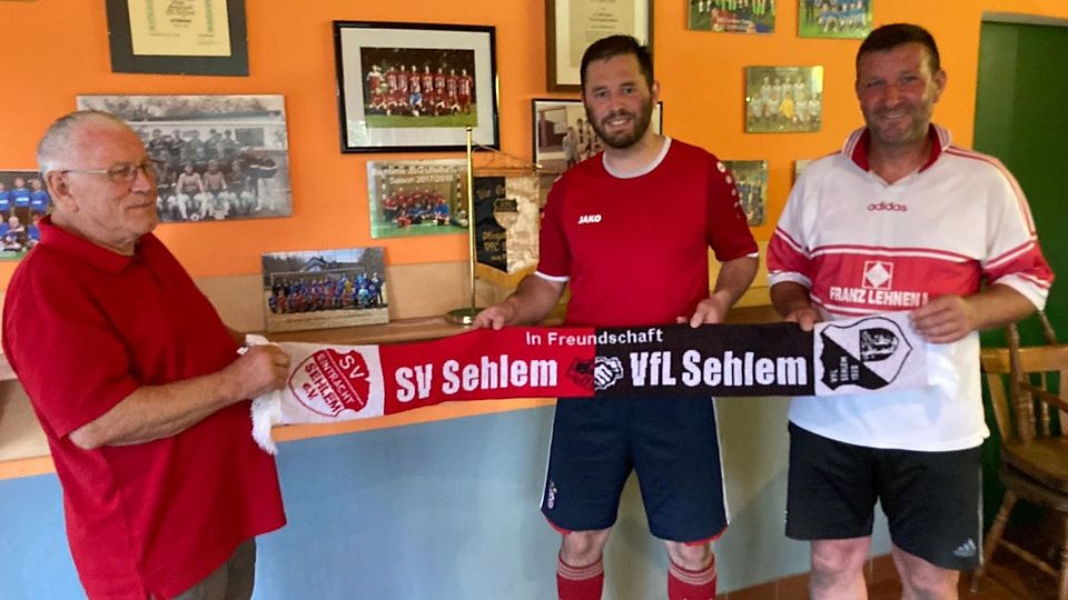 Beim SV Eintracht Sehlem wollen sie den Spagat zwischen Traditionspflege und dem Blick nach vorne meistern – von links: Ehrenrat Heinz Lorig, Geschäftsführer Swen Thimm und Sportvorstand Axel Esch. 