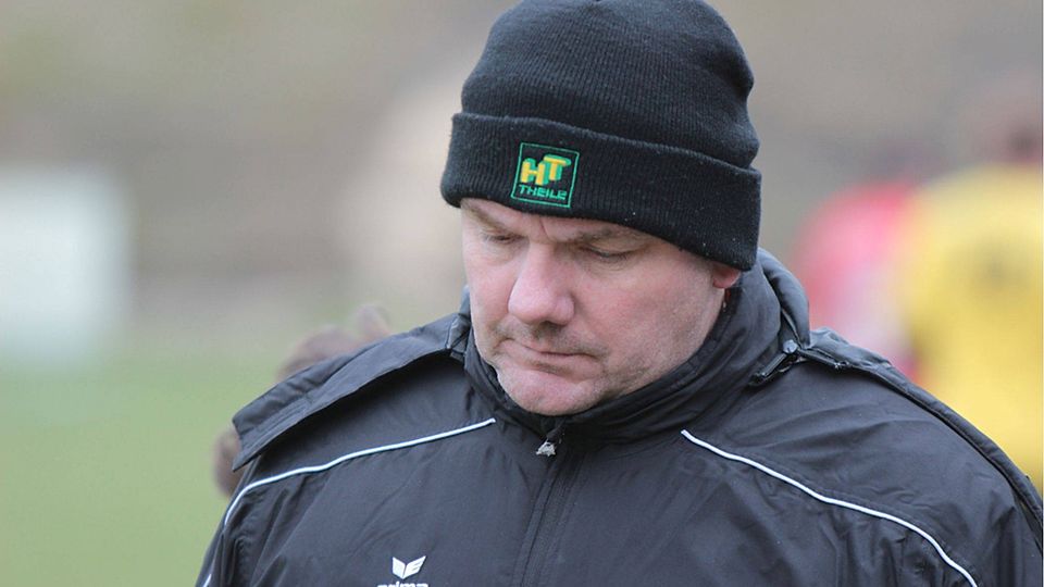 Verstimmt als wär Winter: Die Klosterfelder Reserve von Trainer Torsten Bauer würde lieber in der Kreisliga Ost spielen. Der Kreis hat sie aber der Weststaffel zugeordnet. F: Schütz