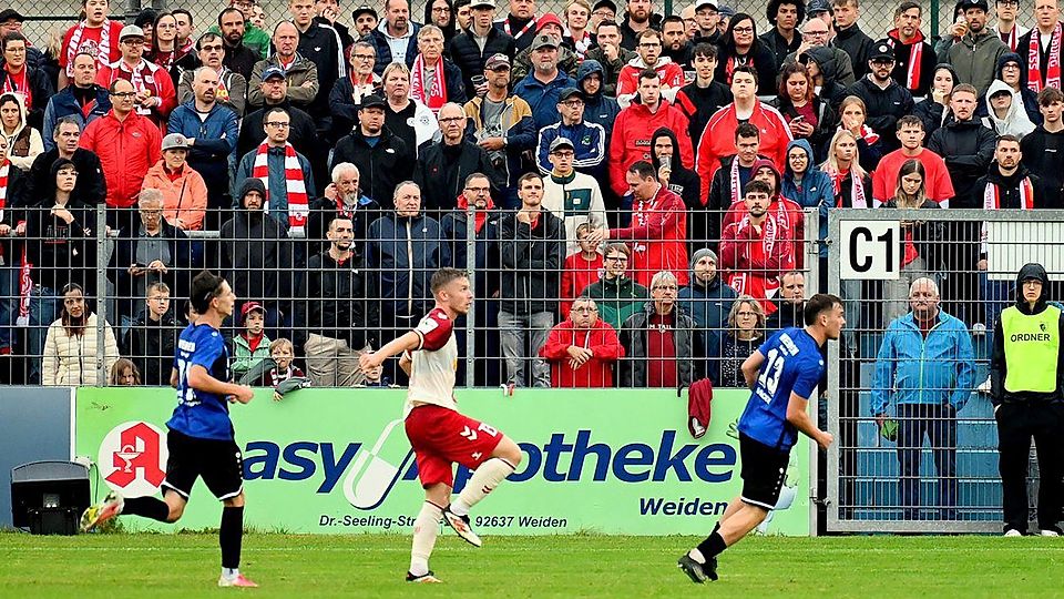 4300 Zuschauer pilgerten Ende August ins Sparda-Bank-Stadion, um sich das Pokalduell der SpVgg SV Weiden mit Jahn Regensburg zu „geben“.