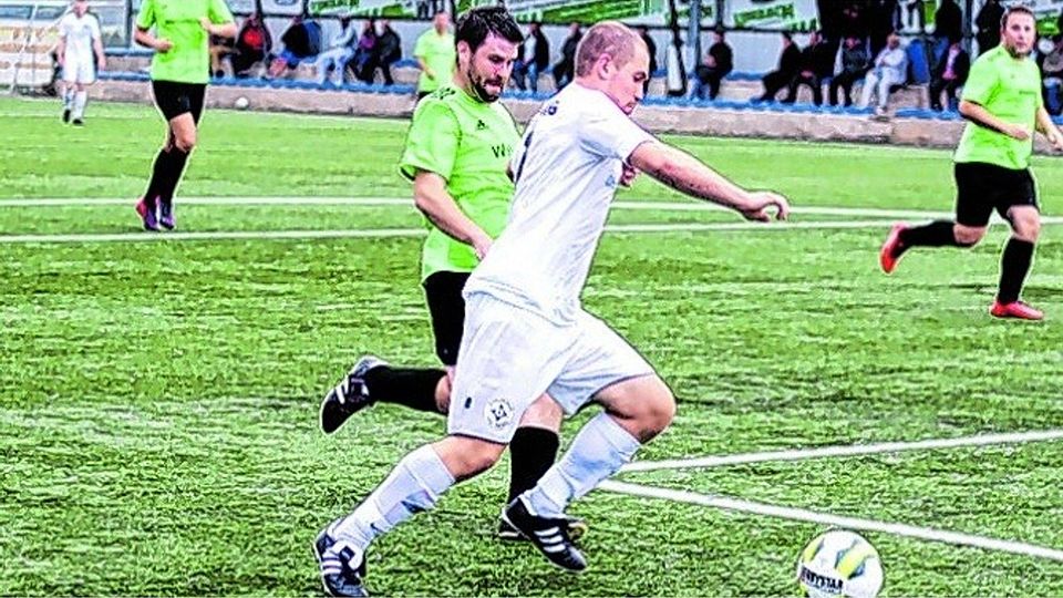 Im Endspiel zwischen Breinig und Mausbach ließen sich die Kicker des SV Breinig den Titel nicht mehr nehmen. Foto: Rolf Hohl
