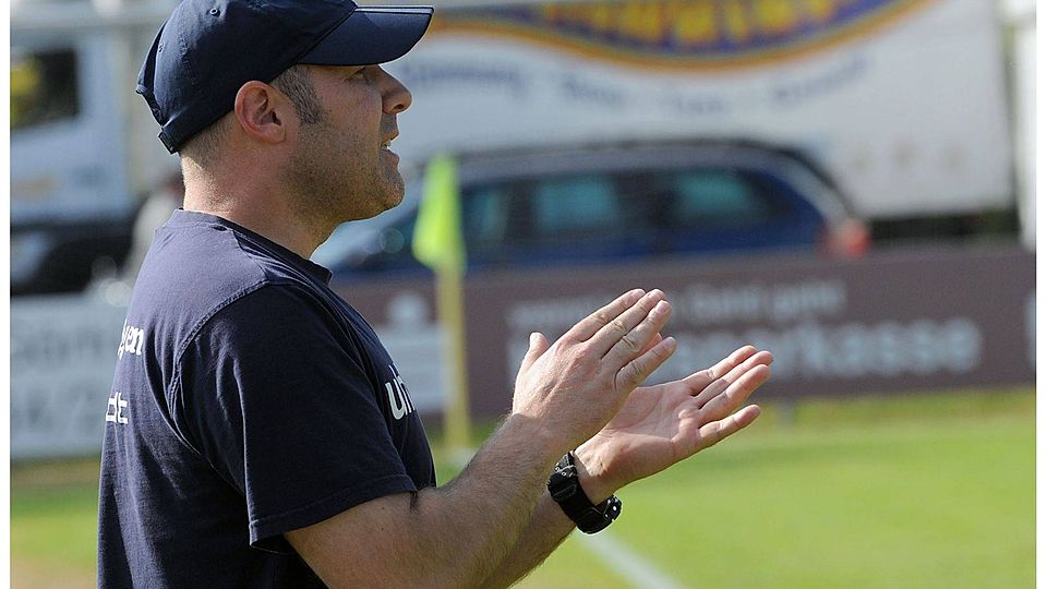 Applaus von SFG-Trainer Jens-Uwe Zierer für den Auswärtscoup in Tübingen Foto (Archiv): Schmidtts