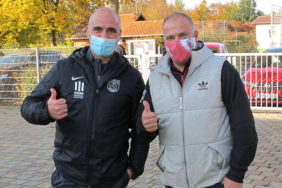 Die beiden Abteilungsleiter Torsten Vrazic (Meitingen/links) und Christoph Krebs vom TSV Wertingen hielten sich im Vorfeld an die Maskenpflicht. Beide begrüßten sich vor dem Spiel am Hintereingang des Sportgeländes.