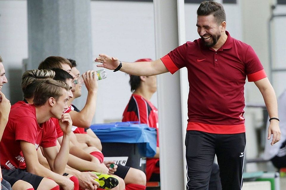 Brakels Trainer Haydar Özdemir freut sich über den deutlichen Sieg.