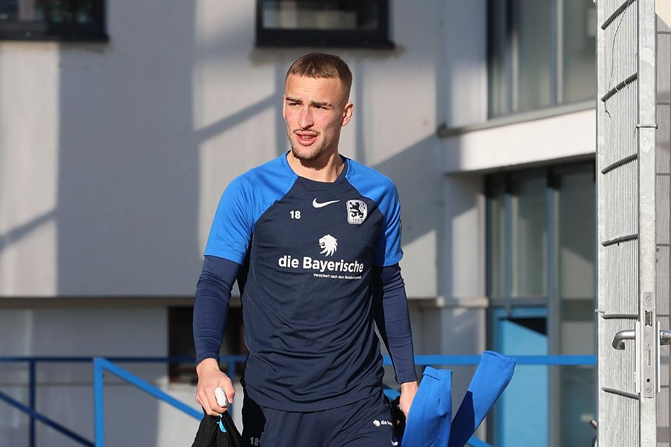 Lorenz Knöferl ist aktuell vom TSV 1860 an den FC Carl Zeiss Jena ausgeliehen – wo er einen Schockmoment erlebte.