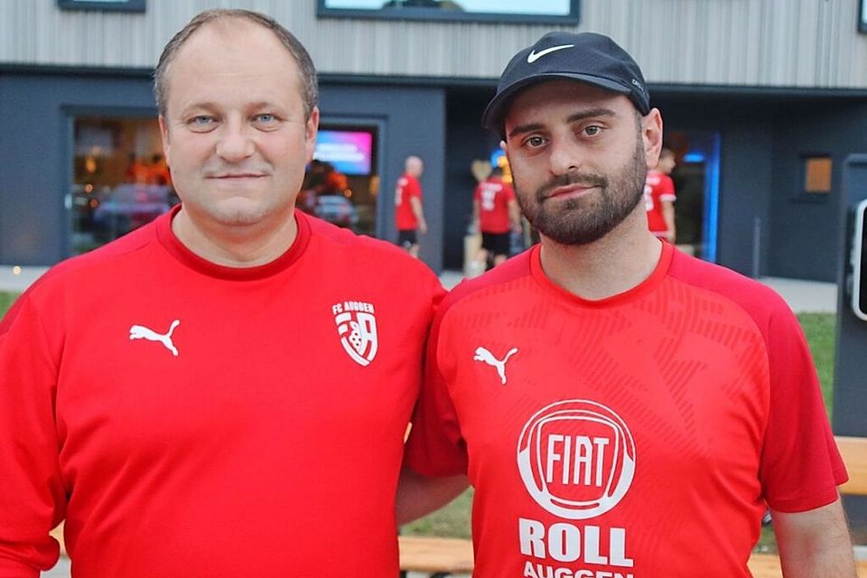 Beim FC Auggen ist Heiko Günther (link...her, der weiterhin auf dem Feld steht. | Foto: Fritz Zimmermann Beim FC Auggen ist Heiko Günther (links) nicht mehr Trainer. Vorübergehend übernehmen seine bisherigen Assistenten Mutlu Aggül (rechts) und Moritz Walther, der weiterhin auf dem Feld steht. 