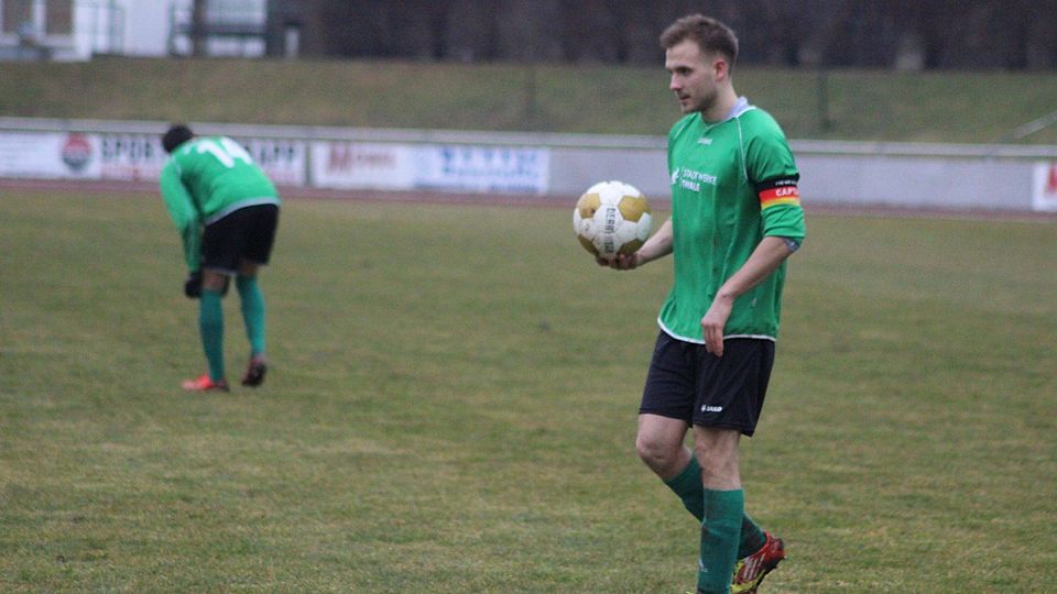 Mit Entschlossenheit zum Elfmeter - Thales Kapitän Artjoms Lonscakovs am Samstag gegen Irxleben        F: Schulze