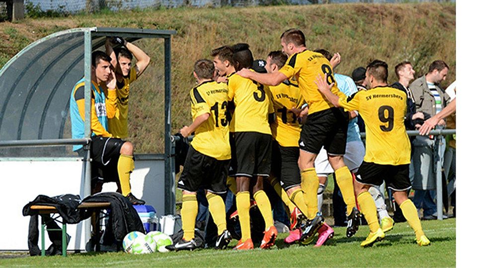 So ausgelassen wie hier will der SV Hermersberg auch am Samstag nach der Partie gegen die SG Oberarnbach über den Meistertitel jubeln. (Foto: SVH)