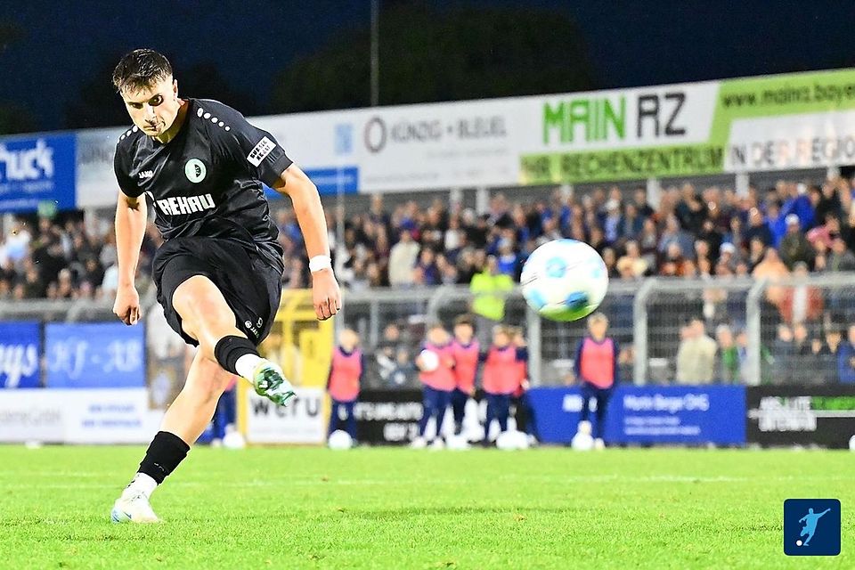 Der SC Eltersdorf verlor Ende Mai das Rittern vom Punkt in der Relegation zur Regionalliga. Gibt`s am 22.08. im Heimspiel gegen den ASV Cham nach 90 Minuten keinen Sieger, müssen die "Quecken" erneut ins Elfmeterschießen, weil das Ligaspiel gegen die Oberpfälzer zugleich als Pokalpartie dient. 