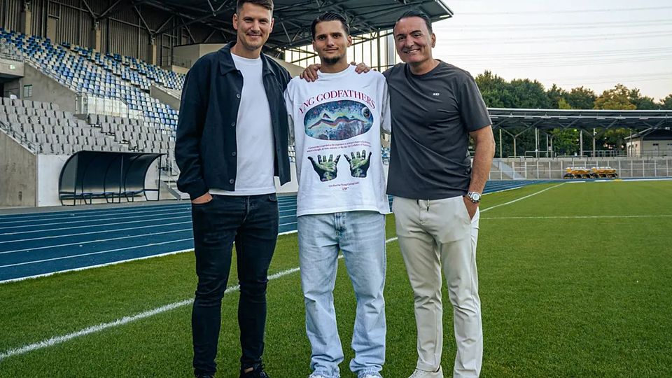 (v.l.:) Richard Weber (Sportlicher Leiter), Medin Kojic und Ertan Ilce (Vorsitzender).
