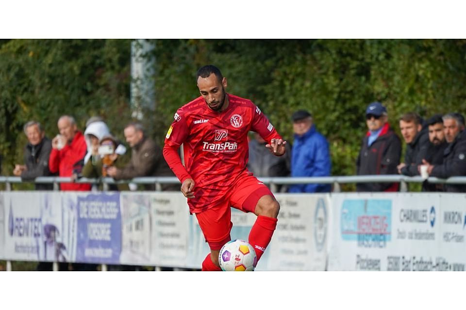 Erzielt per Elfmeter das 1:0 für den SC Waldgirmes in der Fußball-Hessenliga. Mohamed Zouaoui in Aktion. Erzielt per Elfmeter das 1:0 für den SC Waldgirmes in der Fußball-Hessenliga. Mohamed Zouaoui in Aktion. © Isabel Althof
