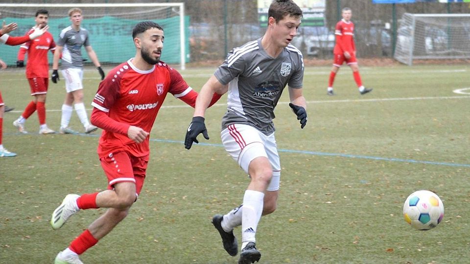 Staffel 4-Landesligist FC Eintracht Ahaus (in Grau) setzt den Tabellenführer FC Nordkirchen im Saisonendspurt nochmals unter Druck.