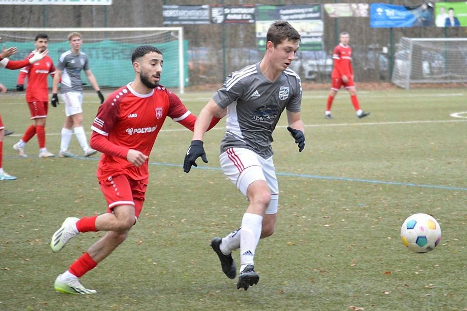 Staffel 4-Landesligist FC Eintracht Ahaus (in Grau) setzt den Tabellenführer FC Nordkirchen im Saisonendspurt nochmals unter Druck.