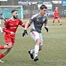 Staffel 4-Landesligist FC Eintracht Ahaus (in Grau) setzt den Tabellenführer FC Nordkirchen im Saisonendspurt nochmals unter Druck.