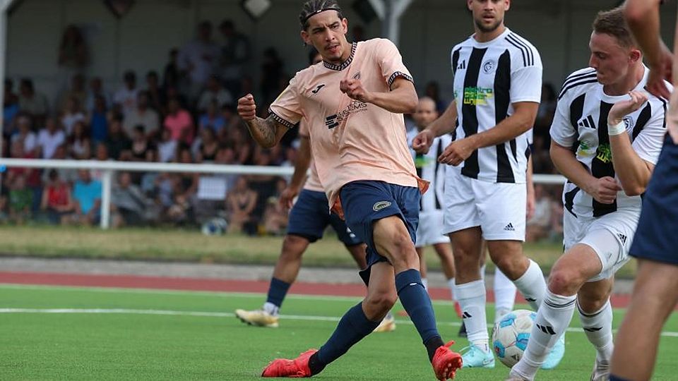 Victor Vinicius Silva de Oliveira, hier beim Wiesenmarkt-Spiel gegen den TSV Günterfürst, überzeugt in der Vorbereitung des  SV Hummetroth.	Foto: Joaquim Ferreira