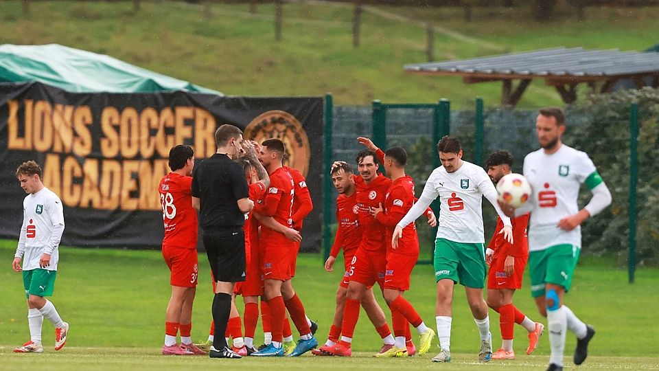 Jubeltraube: Rot-Weiss Wittlich siegte im Spiel gegen Mülheim-Kärlich klar mit 4:1.