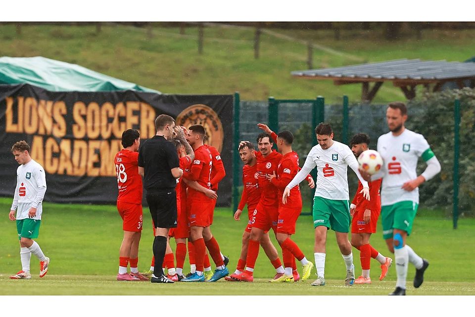 Jubeltraube: Rot-Weiss Wittlich siegte im Spiel gegen Mülheim-Kärlich klar mit 4:1.