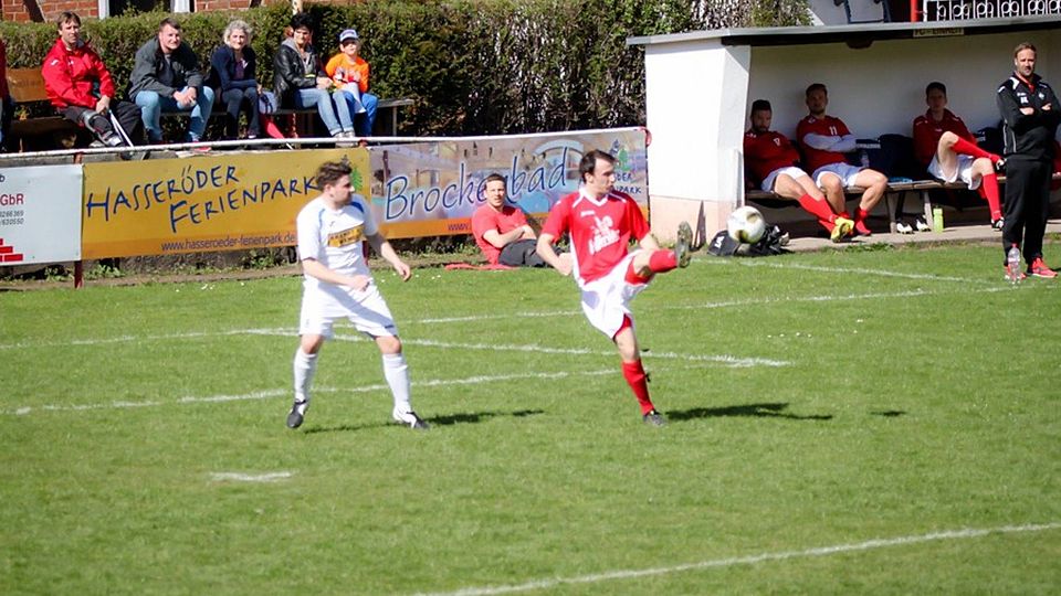 Tobias Plantikow (in rot-weiß) ballerte sich in die Elf des Spieltags    F: Heymann
