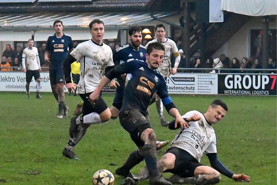 Der Goalgetter im Vorwärtsgang: Maxi Bauer brachte Moosen in Berglern spät auf die Siegerstraße und traf in der Nachspielzeit dreimal gegen dezimierte Gastgeber.