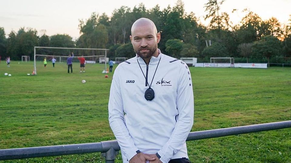 Gruppenligist VfB Ginsheim stellt früh die Weichen für die Zukunft und hat mit Trainer Jonas Schuster und seinem Team verlängert. (Archivfoto) 	Foto: Marc Schüler
